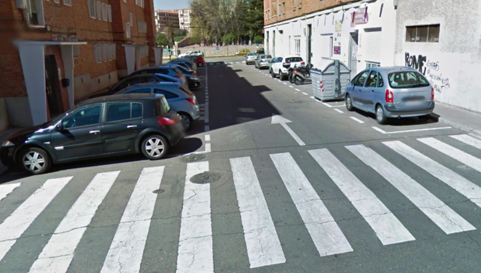 Paso de cebra en el que se produjo el accidente en la calle Santa Marta