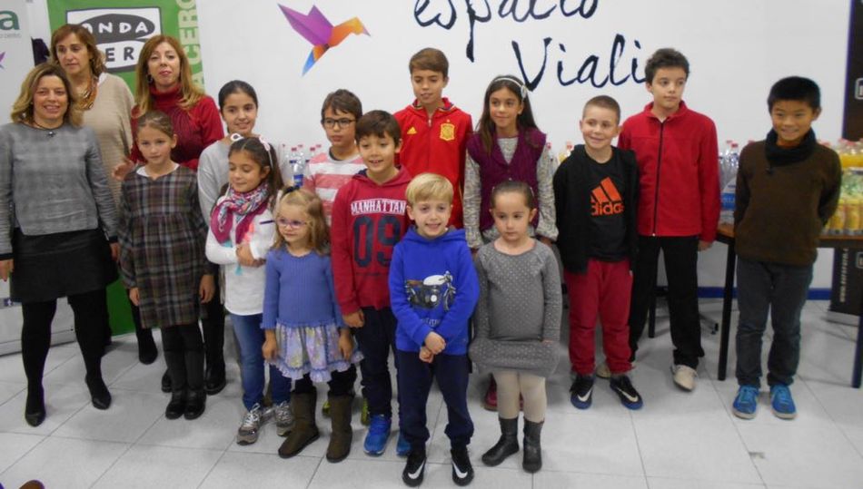 Premiados del concurso de dibujo escolar de Onda Cero y Vialia