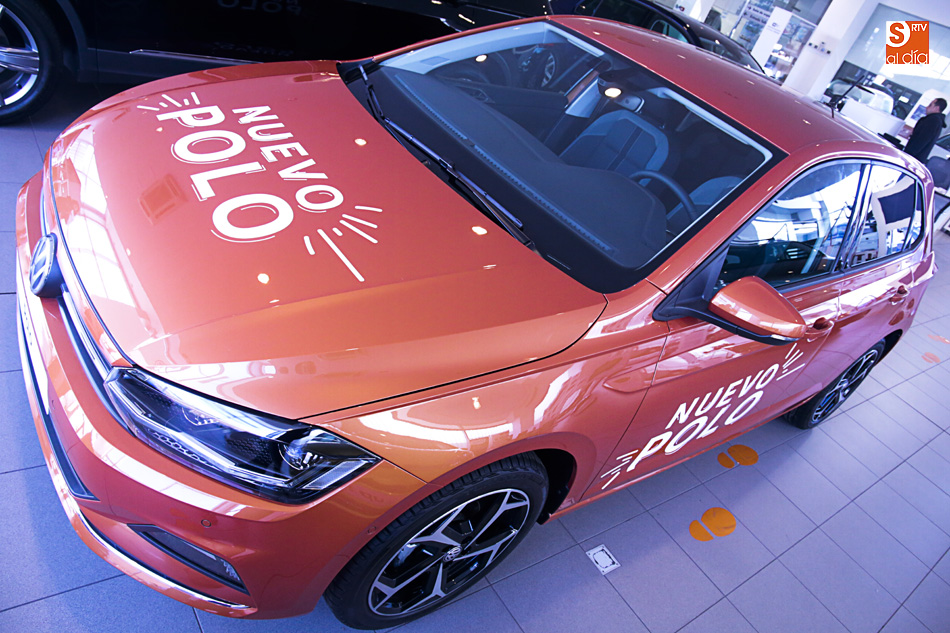 Modelo del nuevo Volkswagen Polo, en las instalaciones del concesionario oficial Helmántica en Salamanca. Fotos: Alejandro López