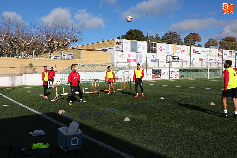 El Guijuelo sigue confiando en su juego para encontrar el camino de la victoria en el Municipal
