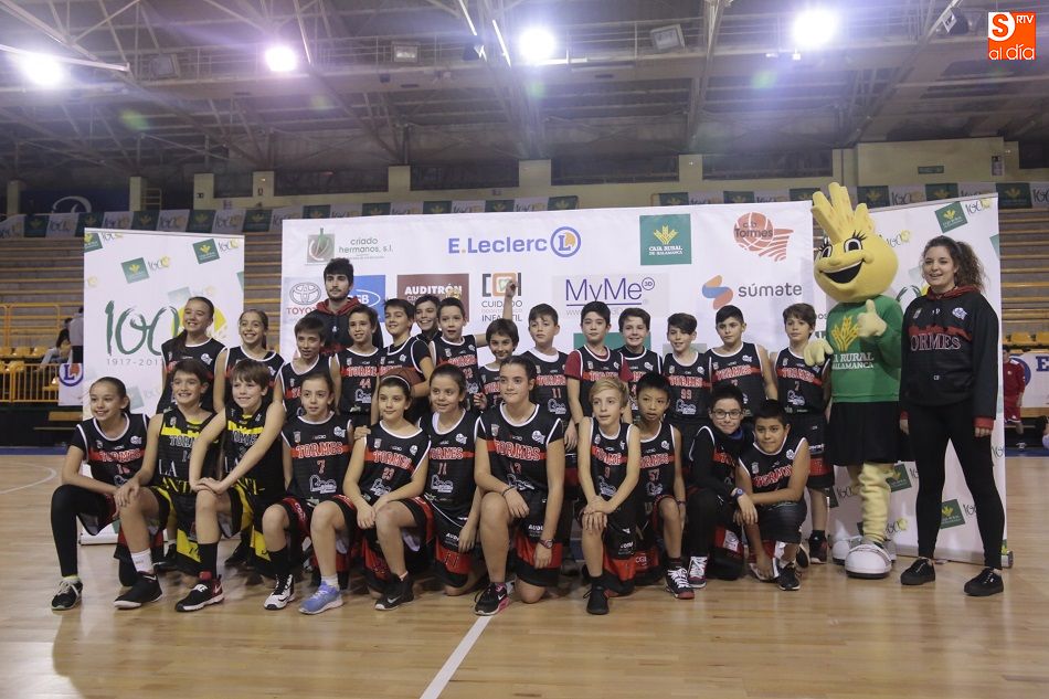 Los integrantes de la escuela del club, durante la presentación. Reportaje gráfico: Alejandro López