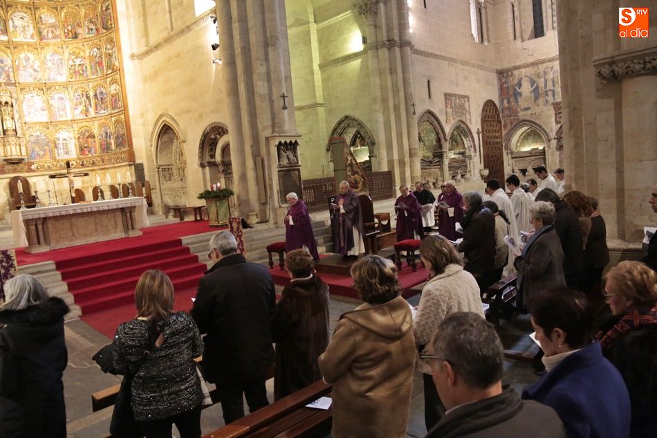 Celebración del inicio de Adviento en la Catedral Vieja, este domingo. Foto: Alejandro López