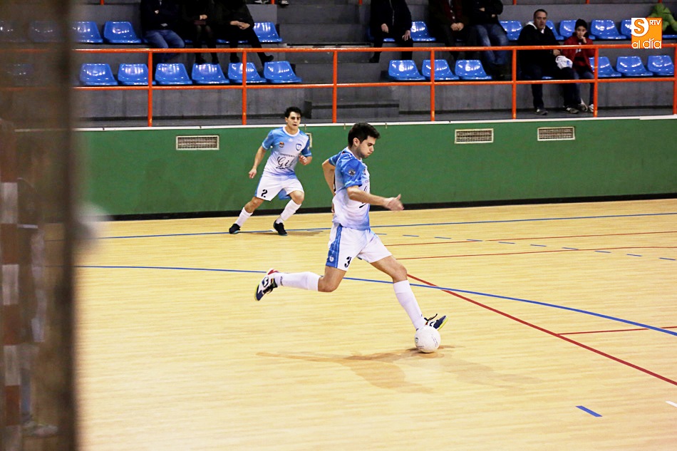 Las chicas de la Universidad se afianzan en el liderato tras llevarse el derbi ante el San Roque