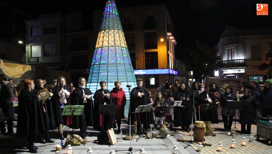 El encendido del árbol será el día 16 acompañado de villancicos
