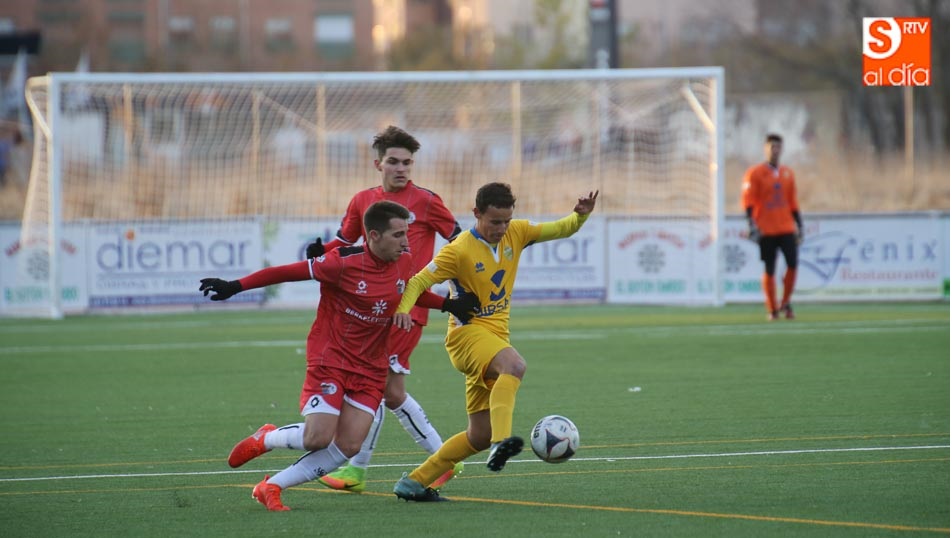 El Ribert sigue líder y aguanta el empuje de Salmantino B y Helmántico