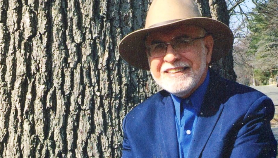 El poeta y académico David Cortés Cabán