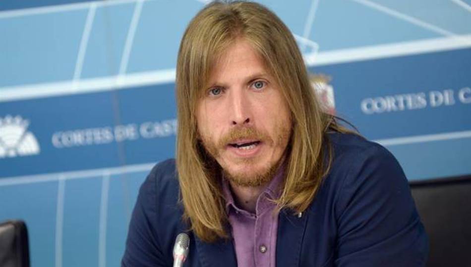 El secretario general de Podemos de Castilla y León, Pablo Fernández, durante una rueda de prensa