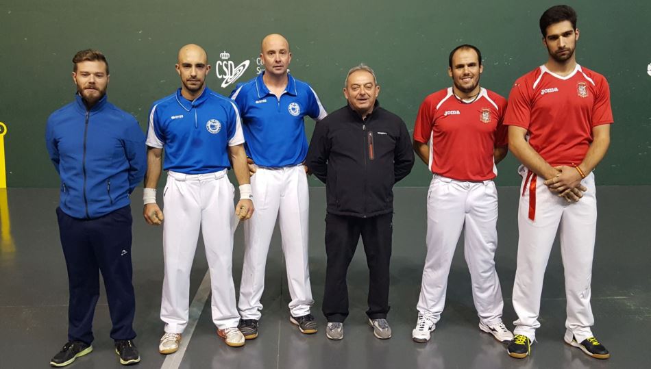 Foto de las dos parejas que disputaron uno de los partidos de rivalidad provincial