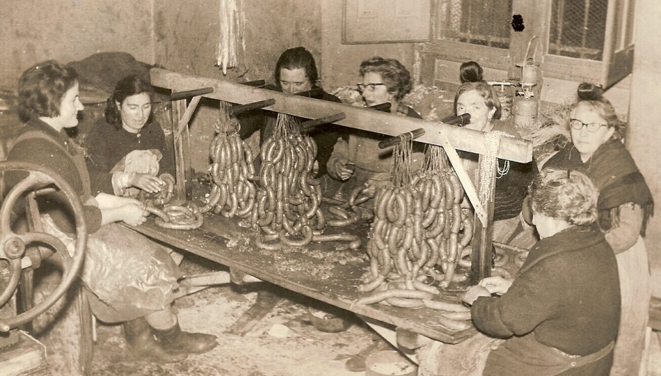 La tradicional matanza del cerdo en Candelario