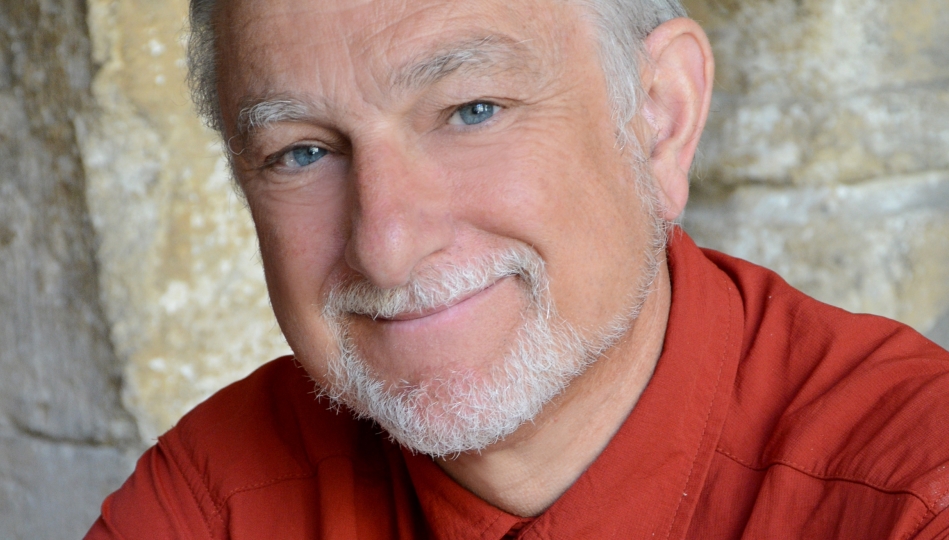 Javier Cacho es científico, ensayista y divulgador científico