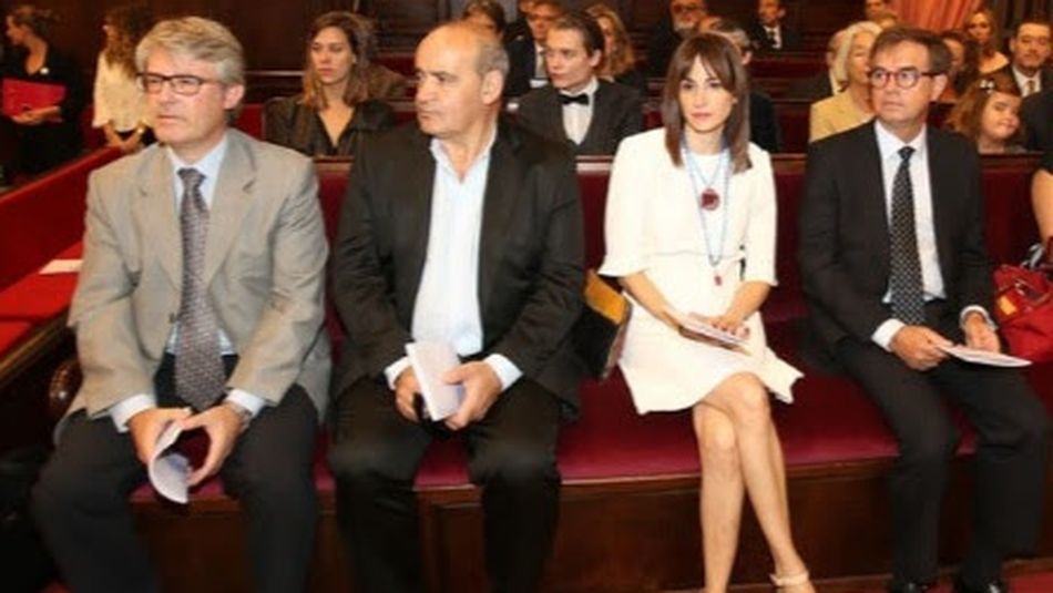 Manuel Gago, segundo por la izquierda, en un acto en la Universidad.