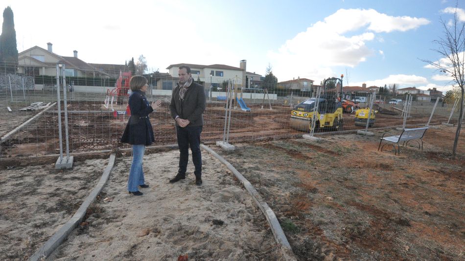 El alcalde y la concejala de Fomento visitan las actuaciones en Aldebarán