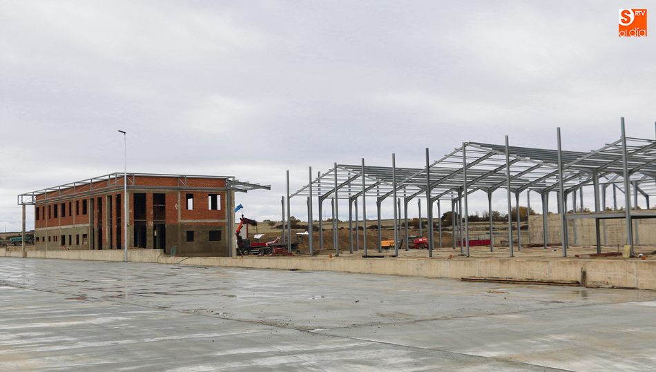 Los accesos, las calles y la obra civil, tanto de naves como de oficinas, ya se dibujan sobre el polígono agroalimentario de Vitigudino / CORRAL