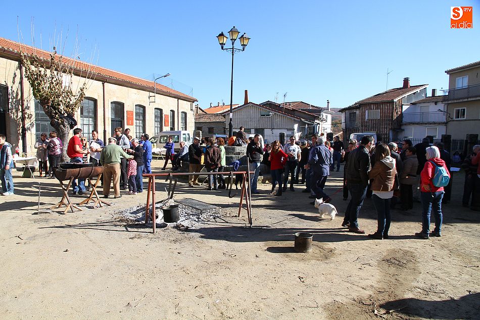 La plaza Mayor de Santibañez de la Sierra será escenario una vez más de la Matanza Tradicional del cerdo