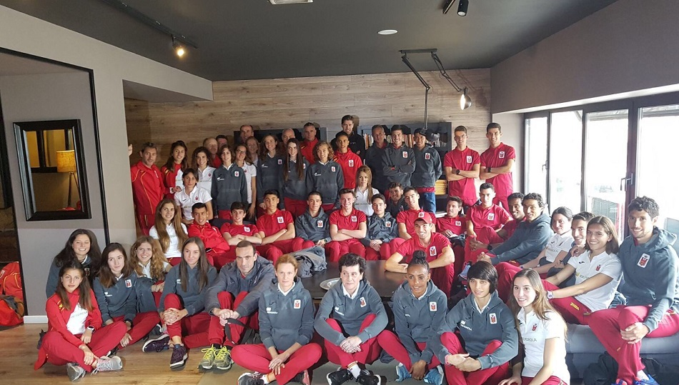 Todos los integrantes de la selección, a su llegada a tierras eslovacas.