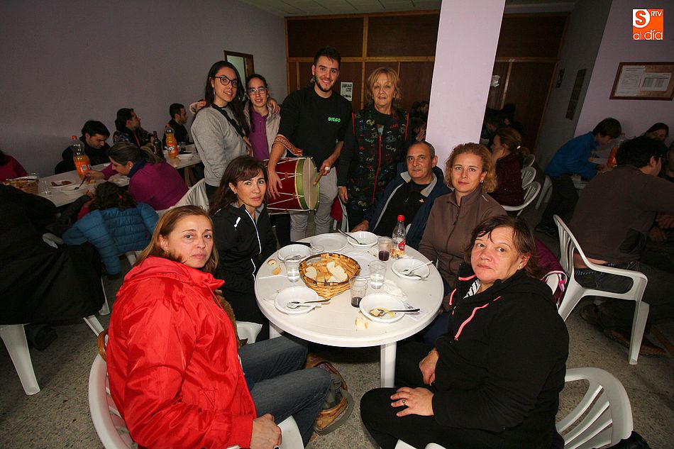 Los participantes compartieron una comida de confraternidad en el hogar del jubilado