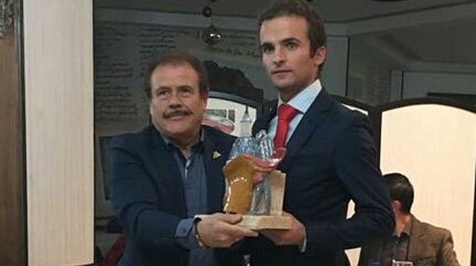 Damián Castaño recoge el trofeo en Miguelturra