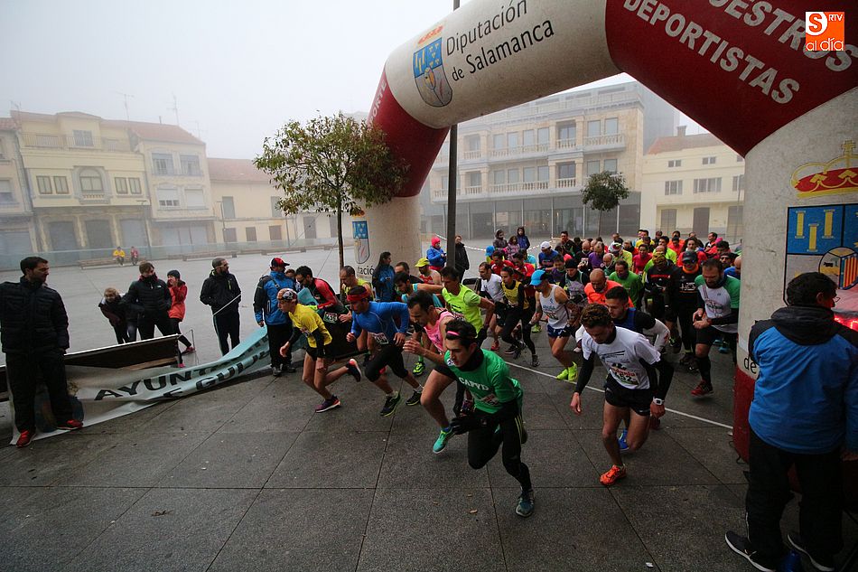 Los corredores del Jamón Veloz de Guijuelo desafiaron los elementos y partieron desde la plaza Mayor