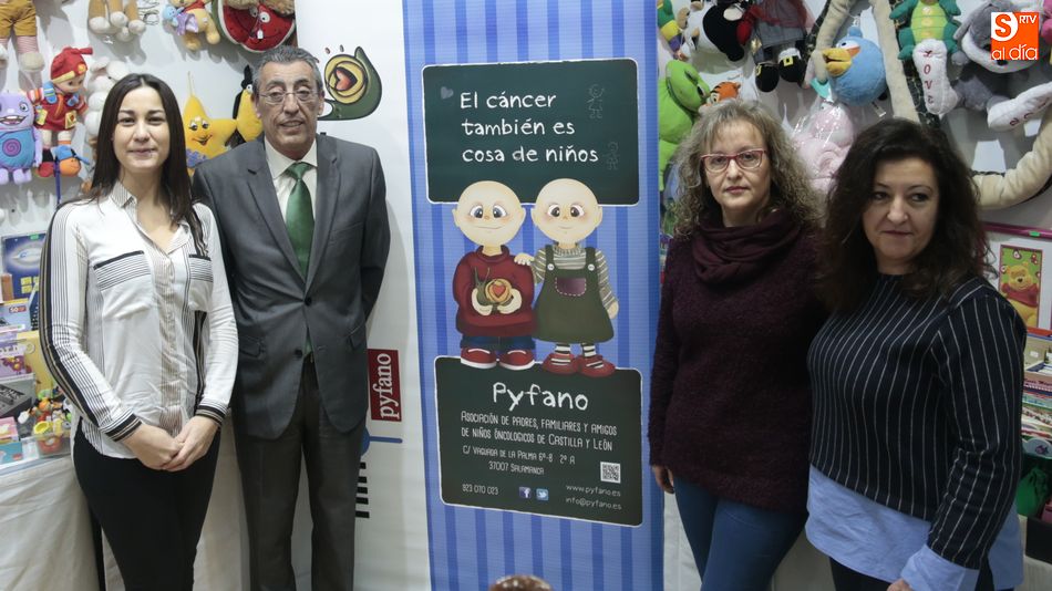 Inauguración del Mercadillo Solidario Navideño de Pyfano / Foto de Alejandro López