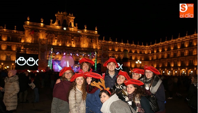 Unos jóvenes, durante la celebración de la Nochevieja Universitaria el pasado año