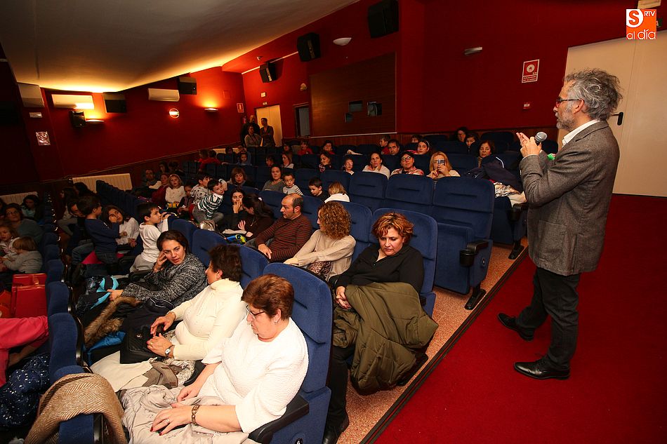 Pedro Solís, autor de Cuerdas. Un viaje emocional ofreció una entretenida charla sobre su obra en Guijuelo