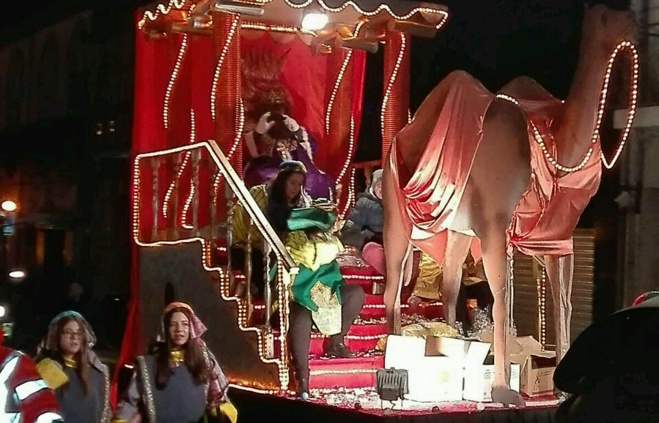 Los tres afortunados pequeños podrán montar en las decoradas carrozas de la cabalgata de Guijuelo