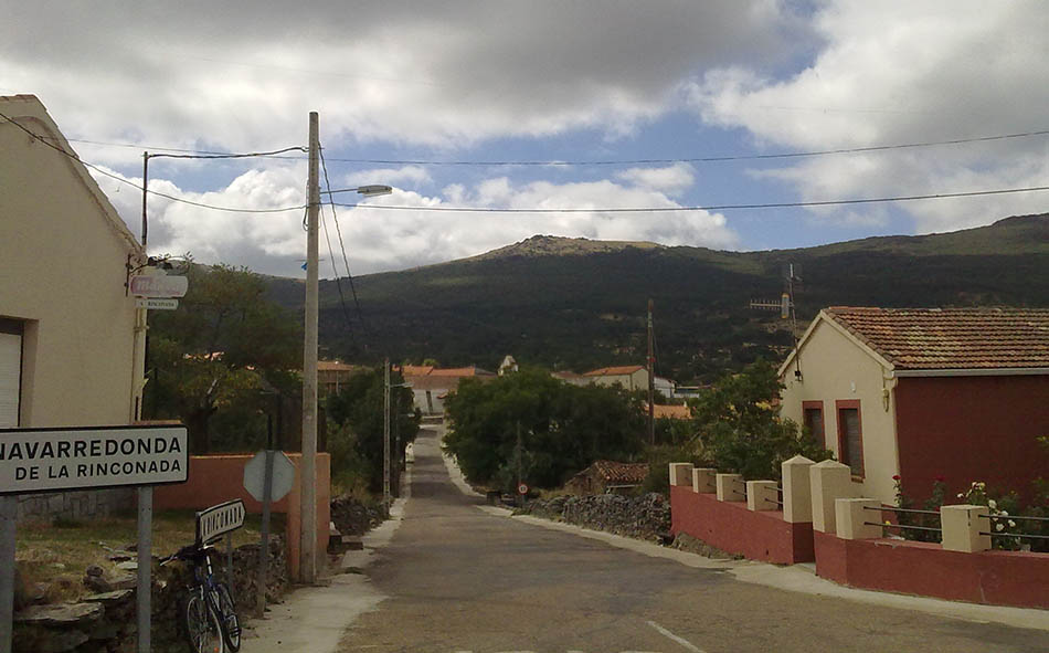 Navarredonda de la Rinconada es uno de los municipios afectados por la supresión de la línea de autobús