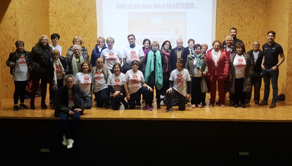 Foto familiar de los participantes en la charla de Salud y Deporte