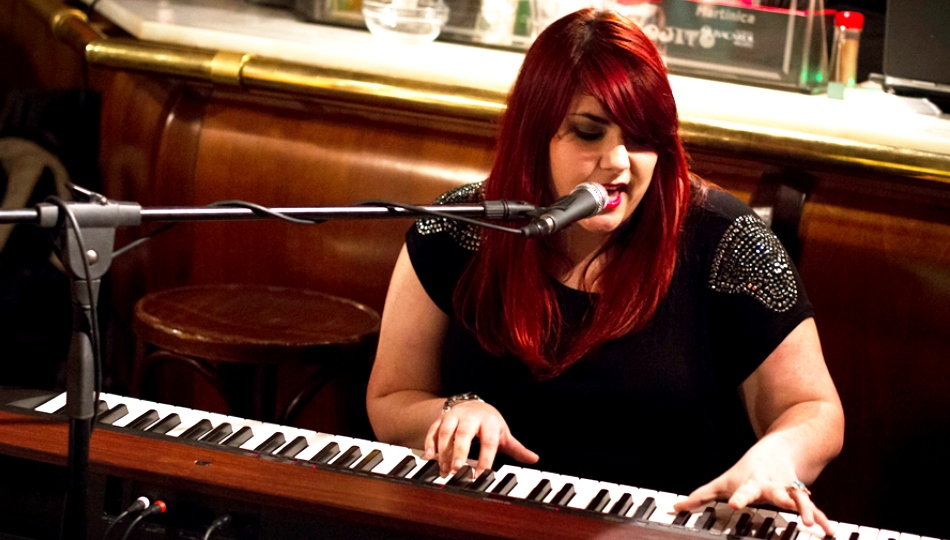 Victoria Mesonero, en una actuación con el piano