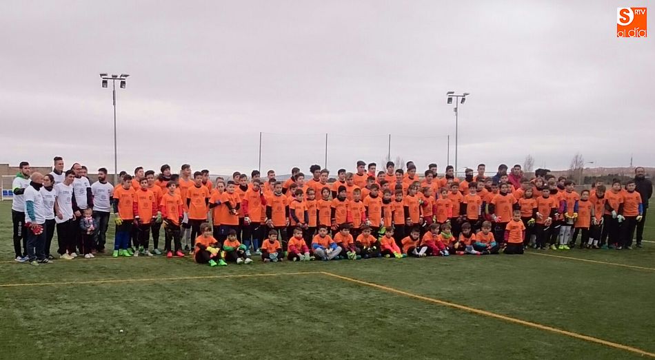 Foto de familia de los participantes.