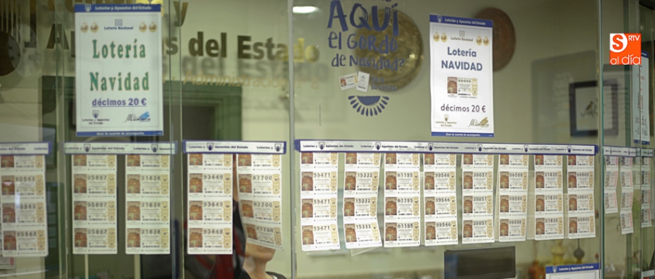 La compra de décimos de Navidad, una tradición