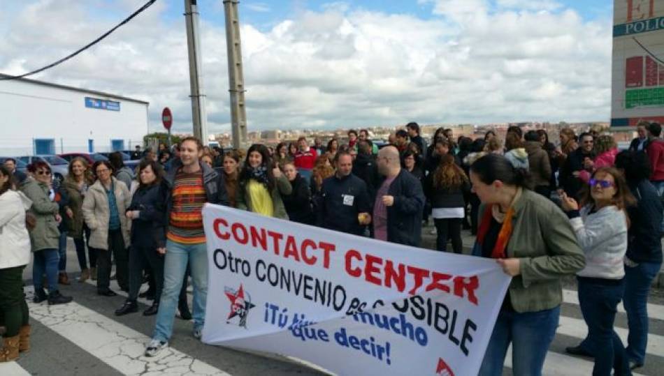 Varios trabajadores de la empresa, durante una movilización.