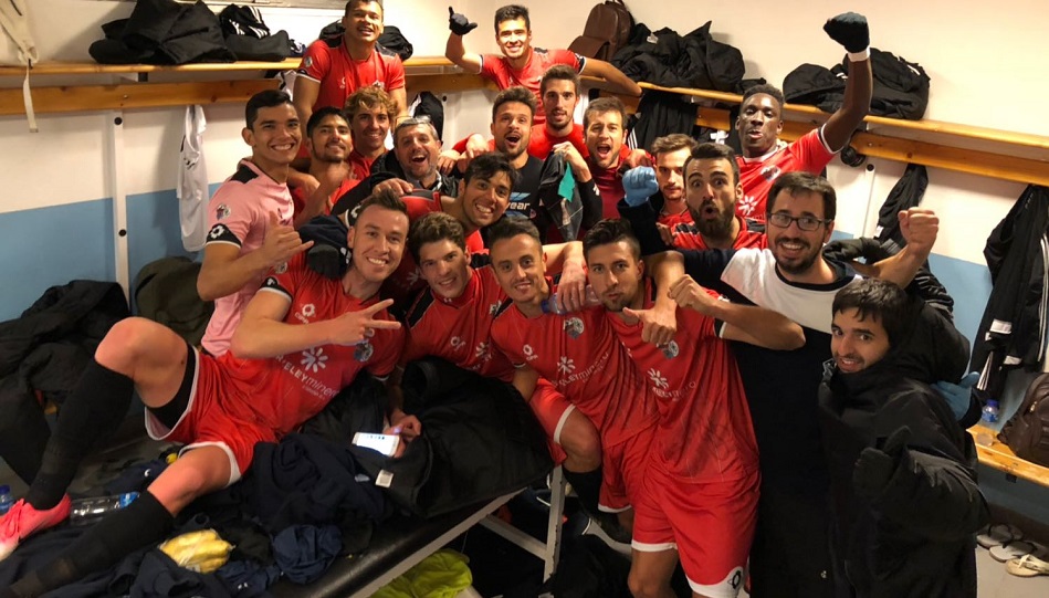 Los jugadores del Salmantino UDS celebran su última victoria en el vestuario. Foto: TW