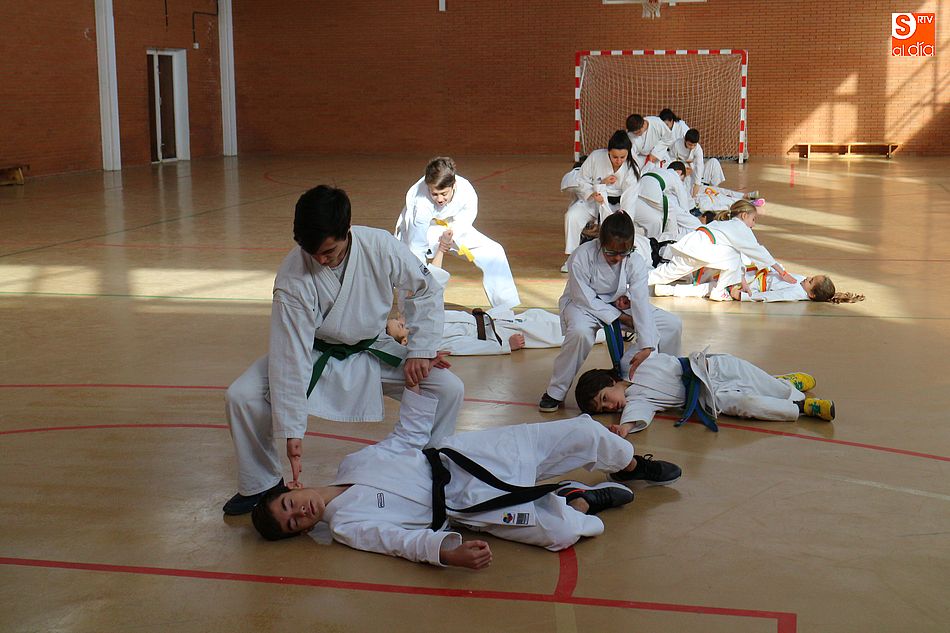 Los participantes han entrenado en Guijuelo katas, kumité y defensa personal