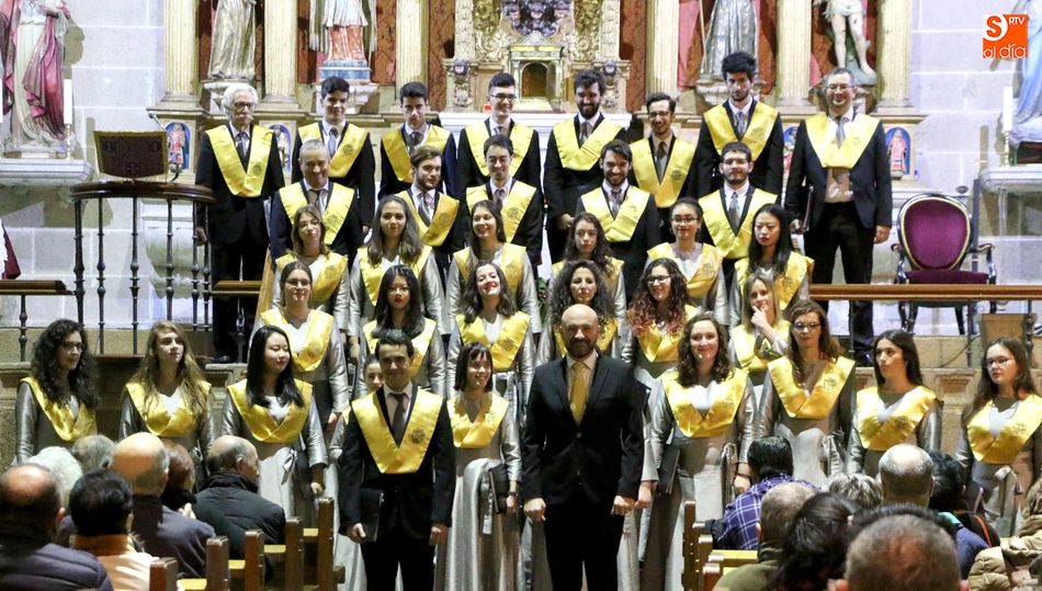 El coro Tomás Luis de Victoria de la Upsa interpretó villancicos y temas corales tradicionales