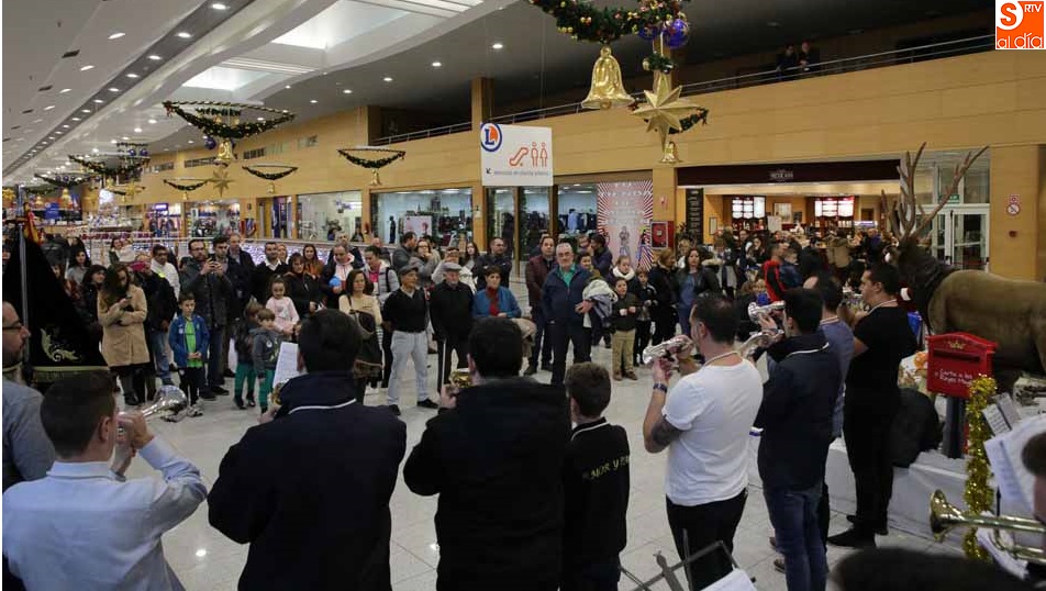 Solidaridad y música con la Hermandad del Cristo del Amor y de la Paz