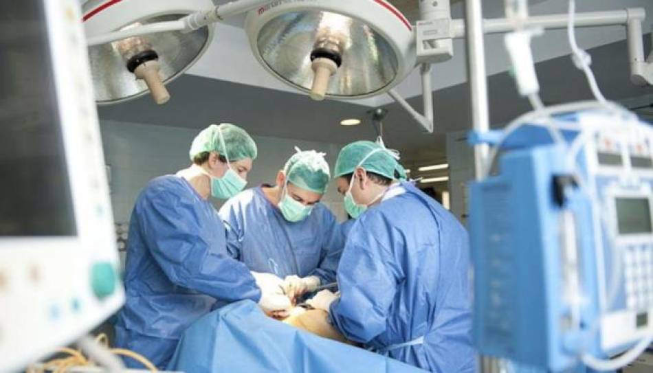 Médicos en un centro hospitalario