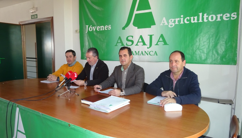 Raul del Brío, vicepresidente primero de Asaja; Donaciano Dujo, presidente regional; Juan Luis Delgado, presidente provincial y Julián Juanes, vicepresidente segundo
