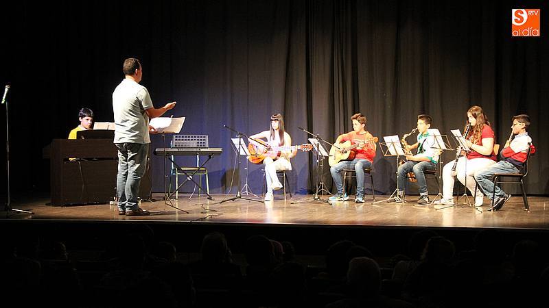 Alumnos de la Escuela de Municipal de Música de Vitigudino en una de sus últimas actuaciones