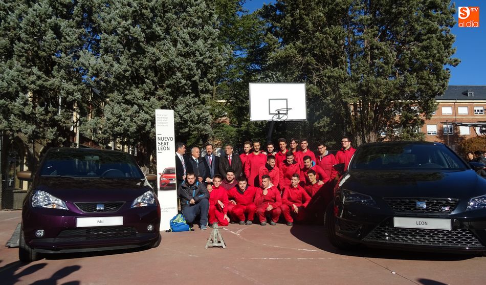 El CIFP Río Tormes recibe dos coches donados por SEAT para las prácticas de sus alumnos 