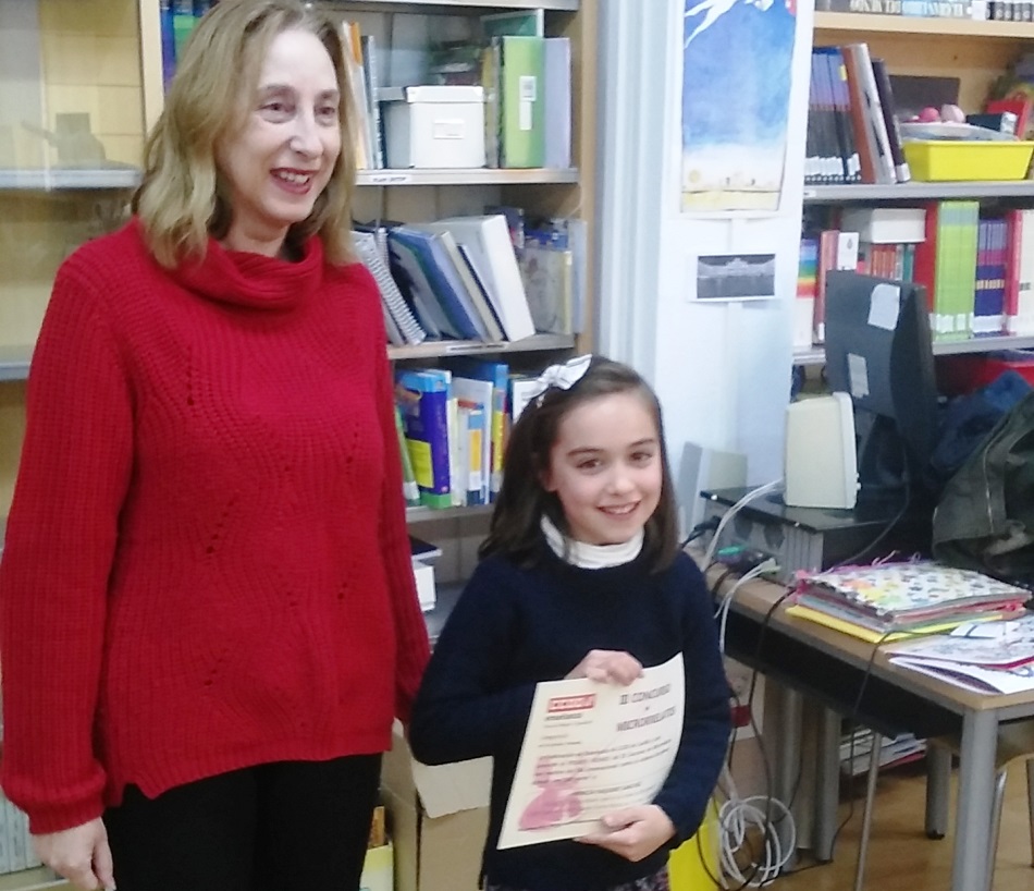 La ganadora junto a Natividad Ortiz Albear