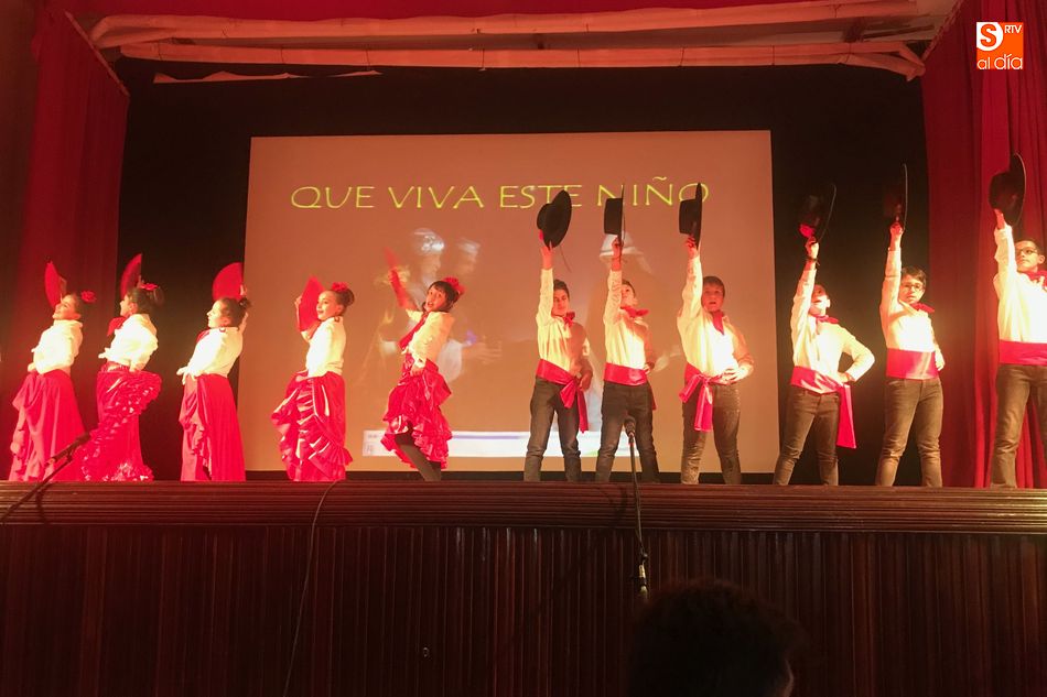 Los alumnos del colegio San Agustín dan la bienvenida a la Navidad