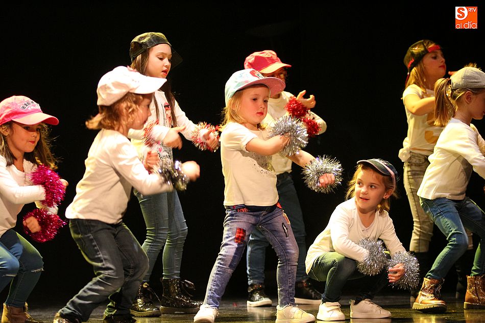 Las más pequeñas bailarinas de la villa arrancaron los aplausos del público