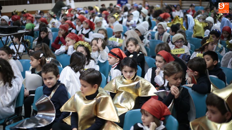 Los alumnos del colegio San Juan Bosco cierran el año con un festival navideño