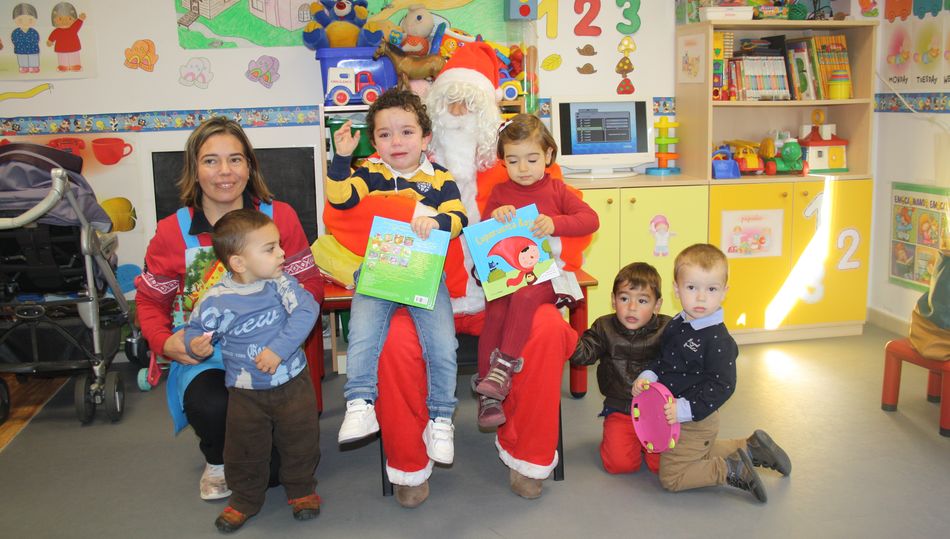 Papa Noel entregó regalos a los niños de Villarino