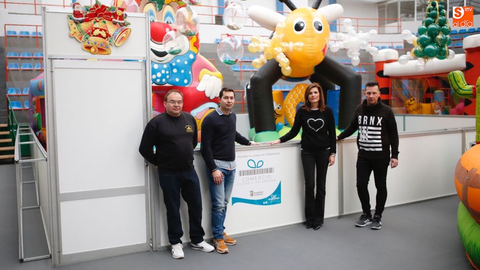 La concejala de Comercio, Almudena Parres, ha visitado esta mañana en la Alamedilla el nuevo espacio. Foto: Alejandro López