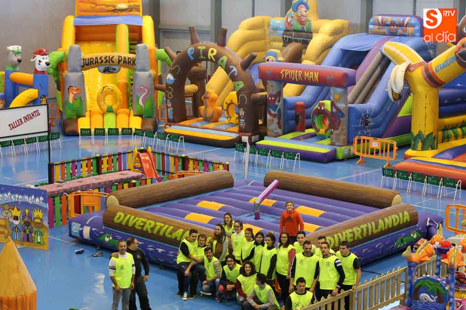 Una gran cantidad de hinchables serán objeto de la diversión de los niños durante esta Navidad/ Fotos: Alberto Martín
