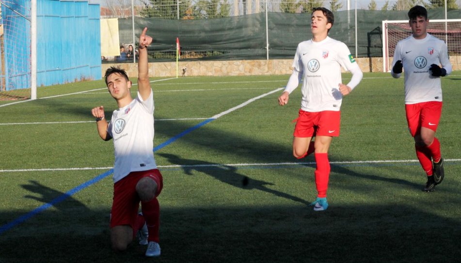 	More celebra su gol ante el Villa de Simancas / Foto de la UD Santa Marta