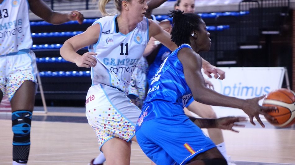 Givens, una de las más destacas de Avenida en este partido