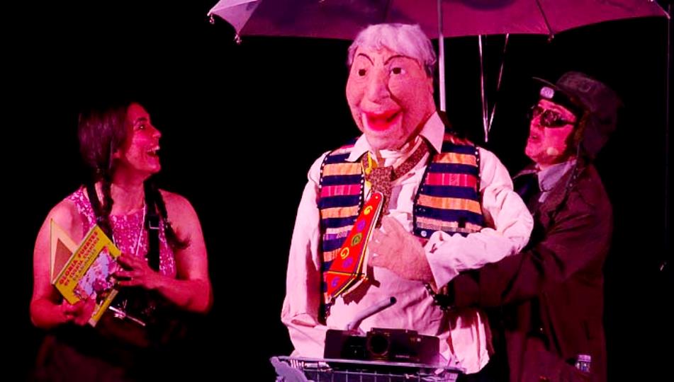 Maricastaña Teatro ofrece un montaje sobre Gloria Fuertes